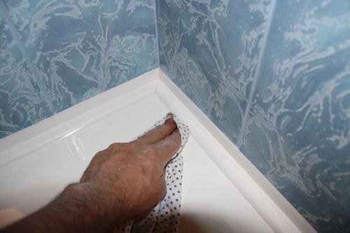 Чем заделать щель между ванной и стеной: стык закрыть и шов обделать, ванны по краям изоляция, зазор и расстояние