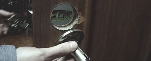 Как установить дверную ручку своими руками: инструкция