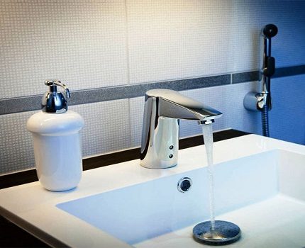 Как выбрать смеситель для ванной с душем: виды, отличия, производители