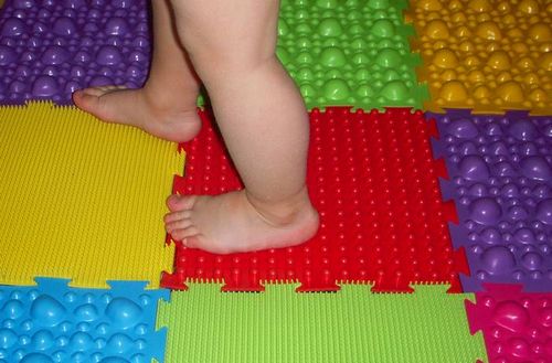 Мягкий пол для детской комнаты: особенности, виды, выбор и уход