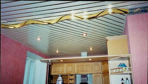 Многоярусный реечный потолок - конструкция, преимущества и недостатки