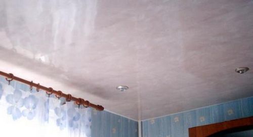 Отделка потолка ПВХ панелями в ванной и на кухне