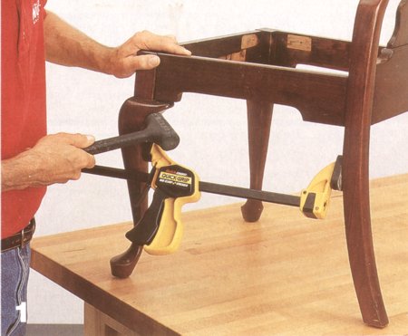 Перетяжка стульев: как перетянуть обивку своими руками с помощью ткани дома, как обшить кухонные табуреты кожзамом