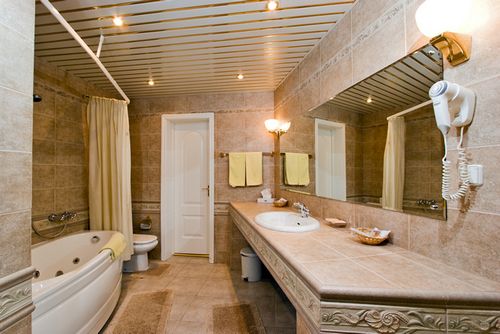 Потолок из алюминиевых панелей в ванной комнате: Видео